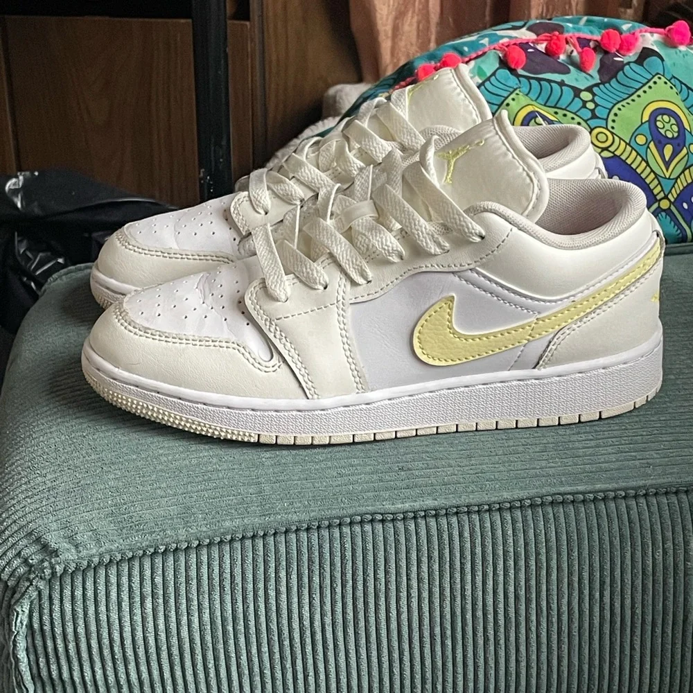 Nike Air Jordan 1’s Low - Picture 2 of 7